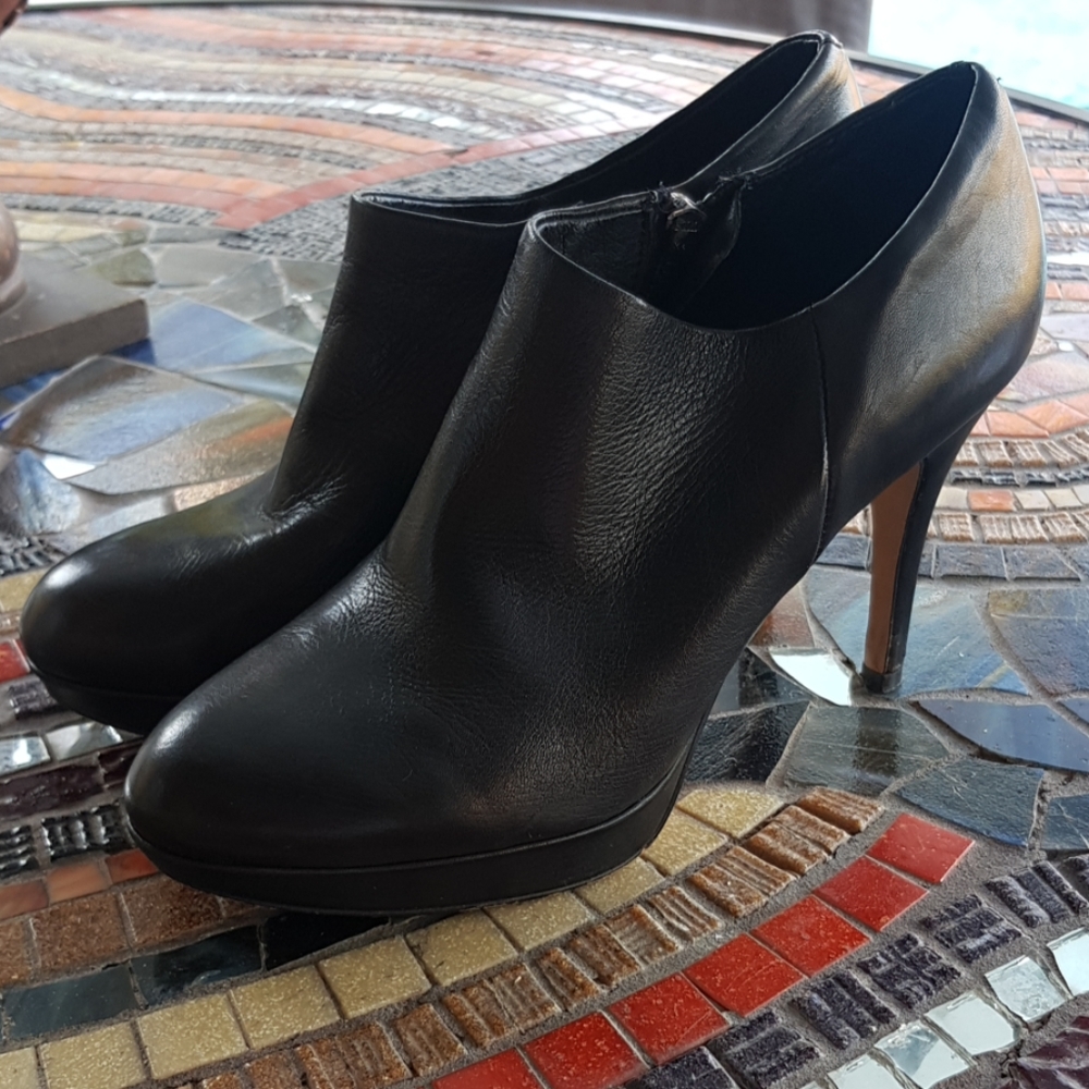 Vince Camuto womens leather heels